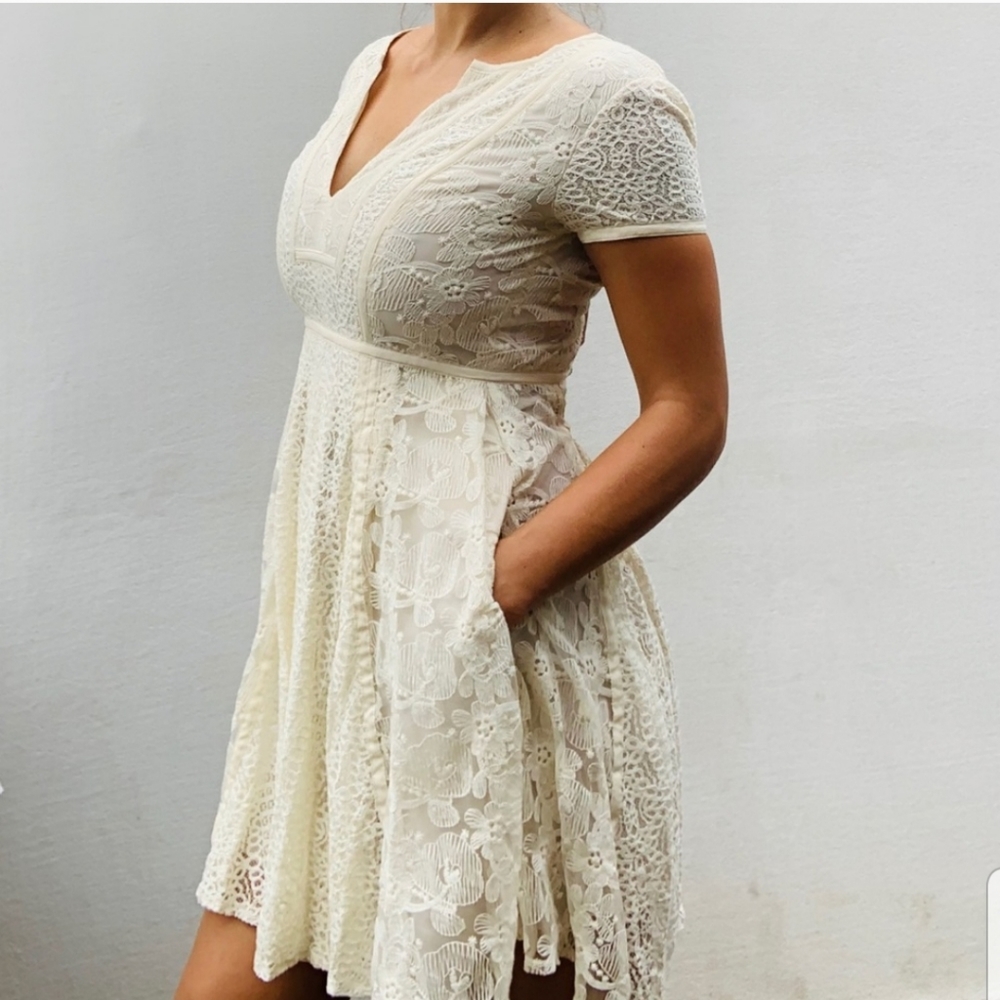 BCBGMaxAzria Cream Full Lace Sz S midi flare Dress